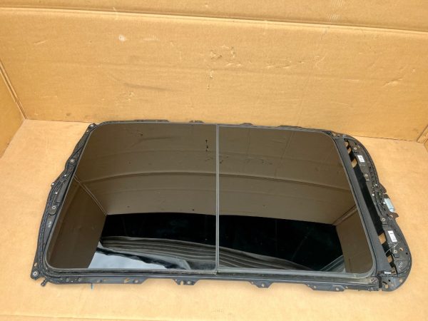 Trapa panoramica completa VW Golf 7 variant 5G9877041C 5G9 877 041 C - Dezmembrari Auto