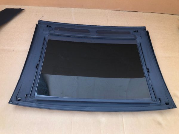 Trapa sticla VW Passat B8 limuzina 3G5877071 3G5 877 071 - Dezmembrari Auto - imagine 2