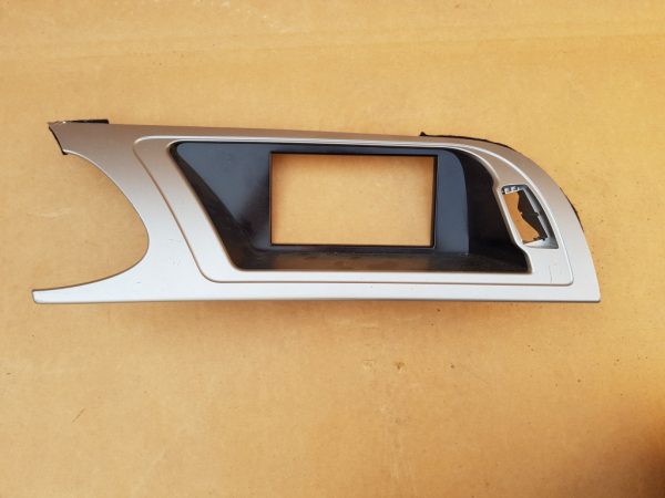Trim ornament display navigatie Audi A4 B8 8K1857186G 8K1 857 186 G - Dezmembrari Auto