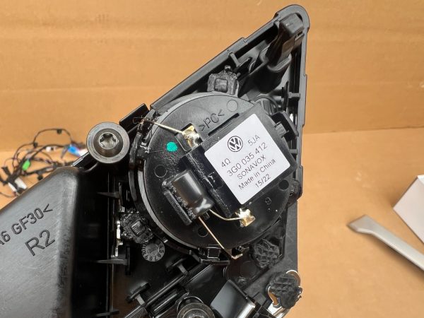 Trimuri usi cu lumini ambientale VW Passat B8.5 din 2023 la 0 km - Dezmembrari Auto - imagine 4