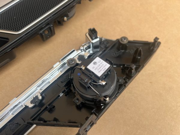 Trimuri usi cu lumini ambientale VW Passat B8.5 din 2023 la 0 km - Dezmembrari Auto - imagine 2