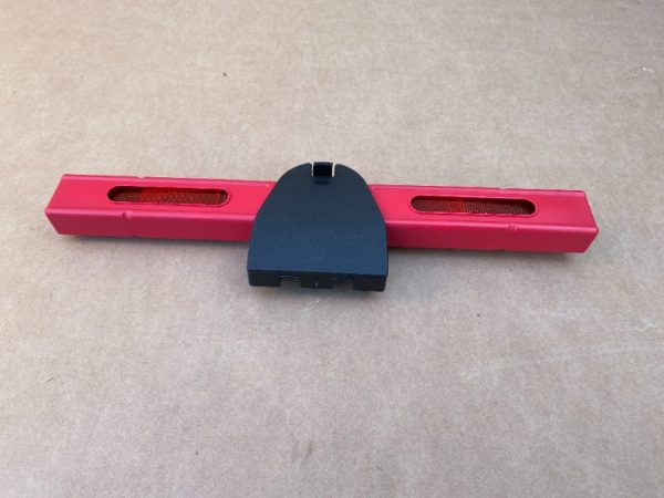 Triunghi reflectorizant cu suport Audi A6 C7 sedan 8T0860285 8T0860251 la 0 km - Dezmembrari Auto