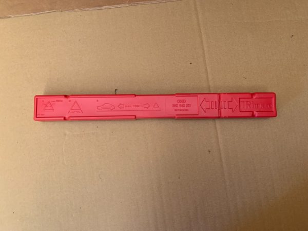 Triunghi reflectorizant VW Golf 7 2016 8K0860251 8K0 860 251 - Dezmembrari Auto