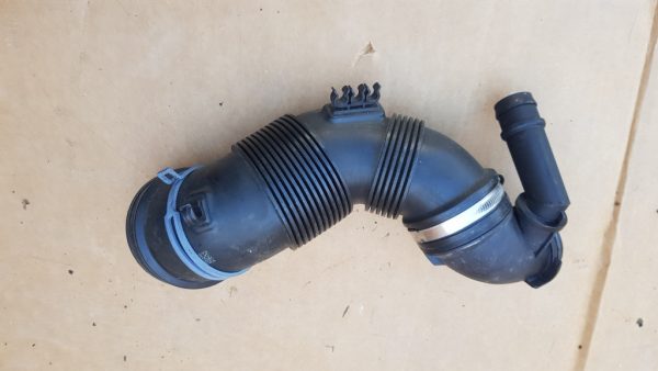 Tubulatura aer Audi A3 8V 2.0 tdi 5Q0129635 5Q0 129 635 - Dezmembrari Auto