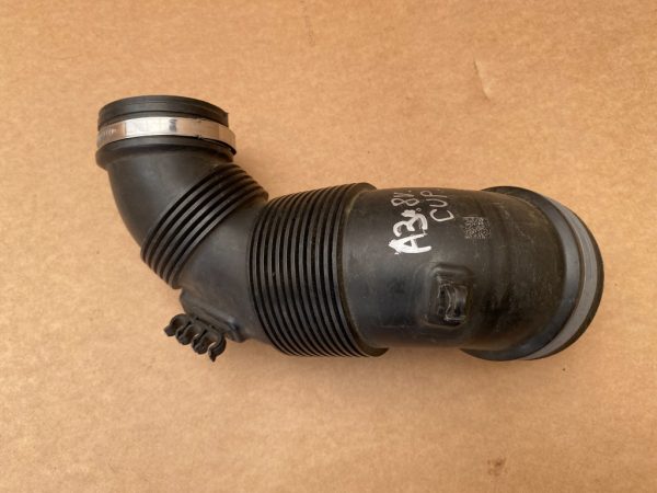 Tubulatura aer Audi A3 8V 2.0 tdi 5Q0129654 5Q0 129 654 - Dezmembrari Auto