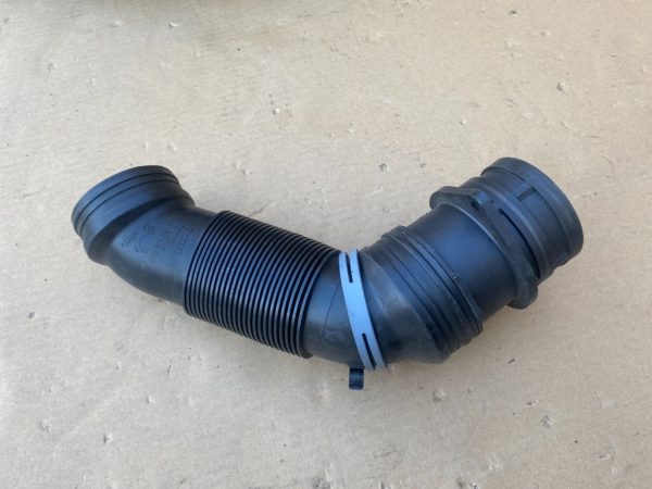 Tubulatura aer Audi A5 1.8 tfsi 1K0129684L 1K0 129 684 L - Dezmembrari Auto