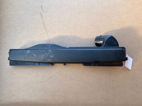 Tubulatura aer trager VW Passat B8 5Q0129254E 5Q0 129 254 E - Dezmembrari Auto