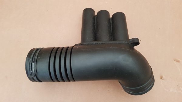 Tubulatura aer VW Golf 7 1.4 tsi 04E129651C 04E 129 651 C - Dezmembrari Auto