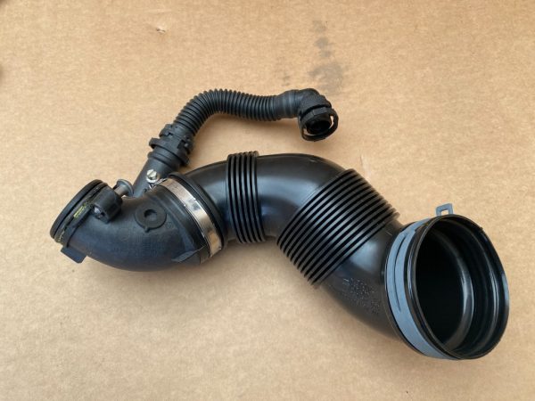 Tubulatura aer VW Golf 7 5Q0129654E 5Q0 129 654 E 5Q0129635 5Q0 129 635 - Dezmembrari Auto