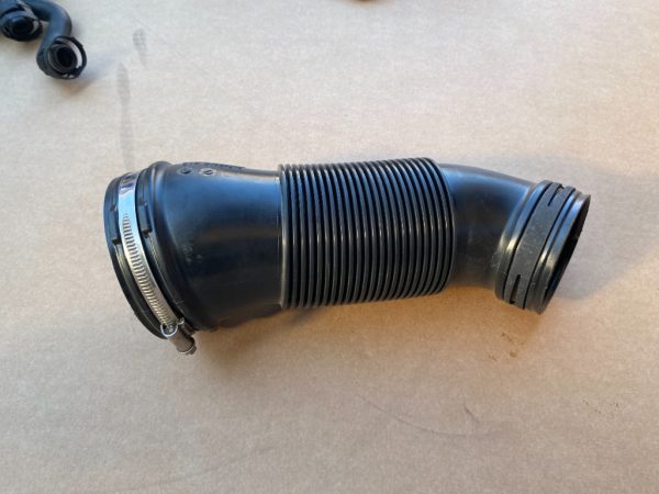 Tubulatura aer VW Golf 7 5Q0129684C 5Q0 129 684 C - Dezmembrari Auto