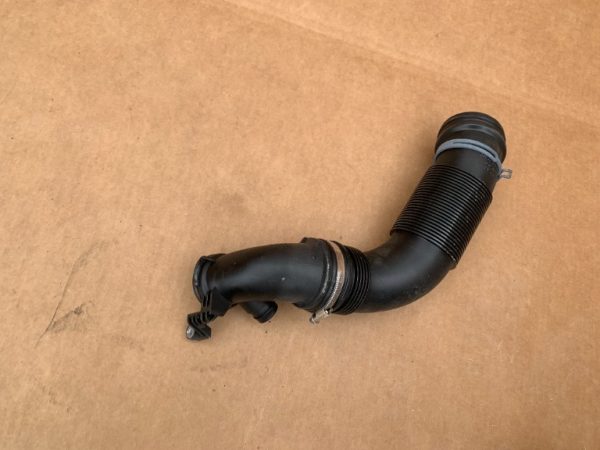 Tubulatura aer VW Passat B8 1.8 tsi 5QD129635 5QD 129 635 - Dezmembrari Auto