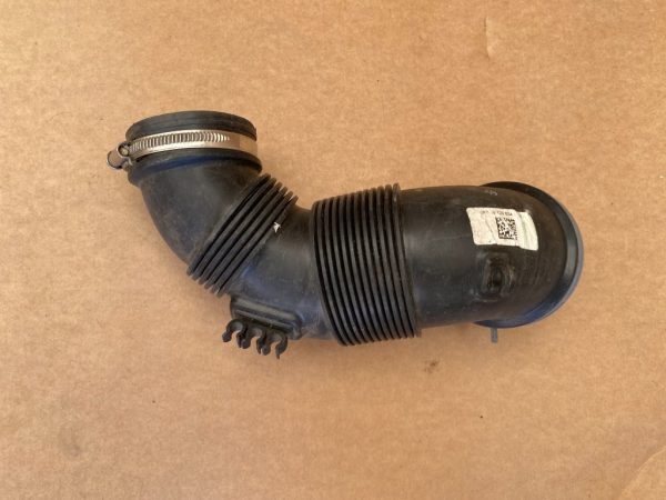 Tubulatura aer VW Passat B8 2.0 tdi 5Q0129654 5Q0 129 654 - Dezmembrari Auto