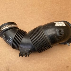 Tubulatura aer VW Passat B8 2.0 tdi 5Q0129654E 5Q0 129 654 E - Dezmembrari Auto