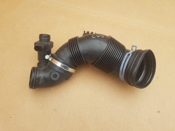 Tubulatura aer VW Passat B8 2.0 tdi 5Q0129654P 5Q0 129 654 P - Dezmembrari Auto
