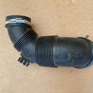 Tubulatura aer VW Passat B8 5Q0129654 5Q0 129 654 - Dezmembrari Auto