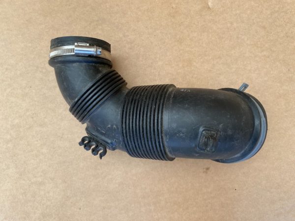 Tubulatura aer VW Passat B8 5Q0129654 5Q0 129 654 - Dezmembrari Auto
