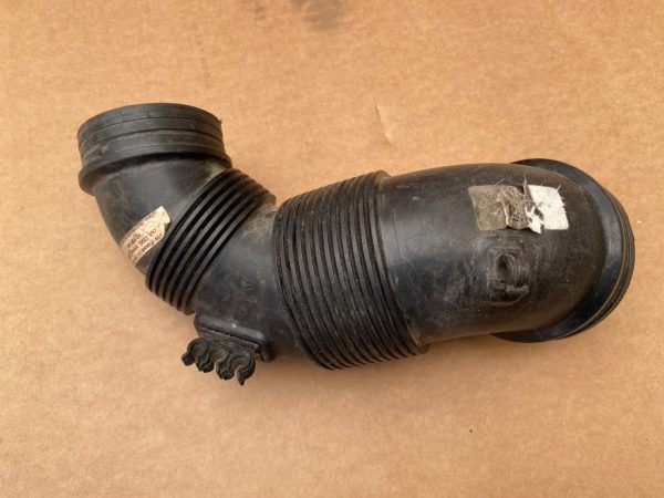 Tubulatura aer VW Passat CC 2.0 tdi 5Q0129654 5Q0 129 654 - Dezmembrari Auto