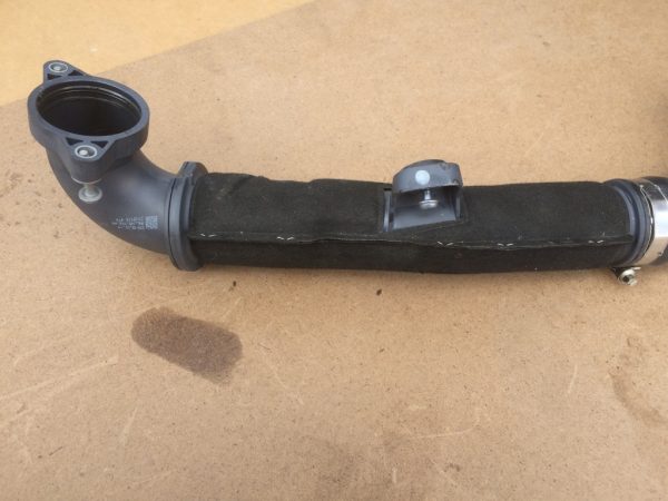 04L145762AH 04L 145 762 AH Tubulatura intercoole VW Passat B8 - Dezmembrari Auto