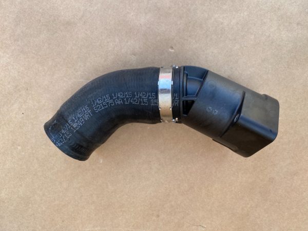 Tubulatura intercooler VW Golf 7 1.6 tdi 04L131111T 04L 131 111 T 04L145762E 04L 145 762 E la 0 km - Dezmembrari Auto