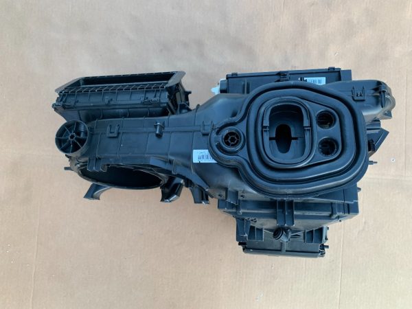 Tulumba aer VW Passat B8 - Dezmembrari Auto - imagine 8