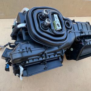 Tulumba aeroterma VW Caddy Fod Tourneo Connect 2023 la 0 km 5WB816005F 5WB 816 005 F - Dezmembrari Auto