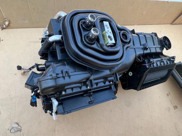 Tulumba aeroterma VW Caddy Fod Tourneo Connect 2023 la 0 km 5WB816005F 5WB 816 005 F - Dezmembrari Auto