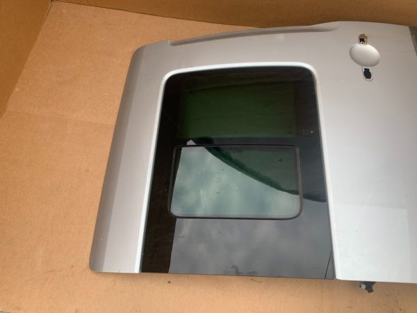 Geam usa culisanta dreapta VW Caddy 2005-2009 2K0847708L 2K0847795E - Dezmembrari Auto
