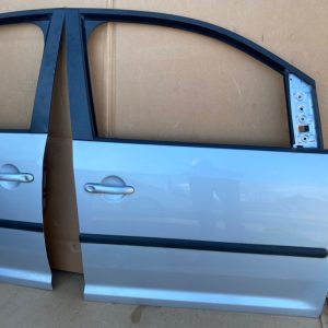 Usa dreapta fata VW Caddy life din 2003 2004 2005 2006 2007 2008 2009 culoare gri-argintiu LA7W - Dezmembrari Auto