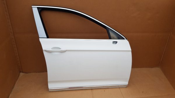 Usa dreapta fata VW Passat B8 culoare alb LC9A - Dezmembrari Auto