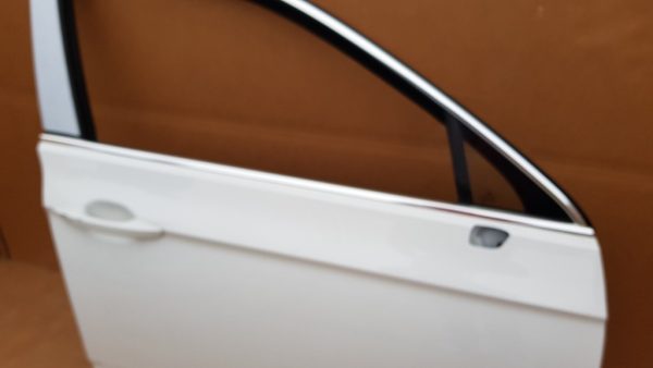 Usa stanga fata VW Passat B8 culoare alb LC9A - Dezmembrari Auto - imagine 4