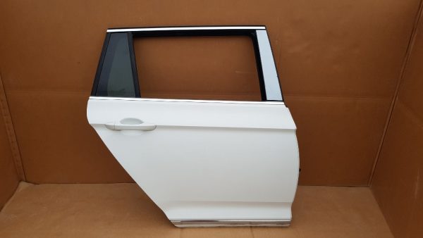 Usa dreapta spate VW Passat B8 combi culoare alb LC9A - Dezmembrari Auto