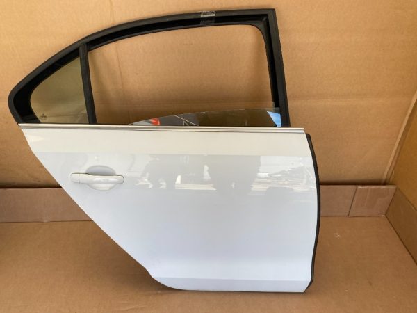 Usa goala dreapta spate VW Jetta 2017 alb lc9a - Dezmembrari Auto