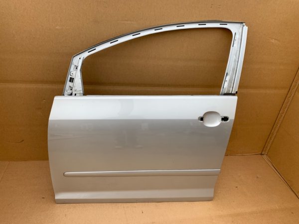 Usa goala stanga fata Golf 5 plus - Dezmembrari Auto