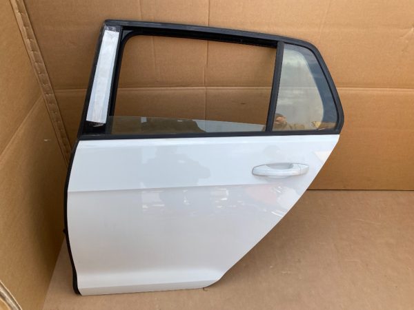 Usa goala stanga spate VW Golf 7 2016 hatchback alba - Dezmembrari Auto