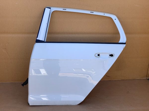Usa goala stanga spate VW Golf 7 hatchback 2016 alb lc9a - Dezmembrari Auto