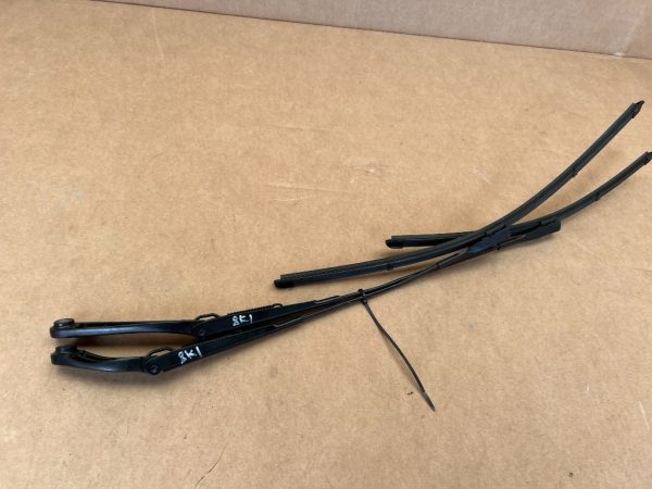Brate stergator stanga dreapta Audi A4 B8 8K1955407 8K1955408 8K1 955 407 8K1 955 408 - Dezmembrari Auto