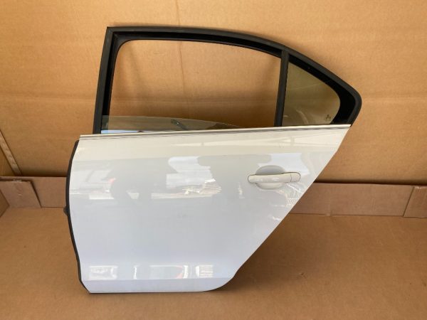 Usa goala stanga spate VW Jetta 2017 alb lc9a - Dezmembrari Auto