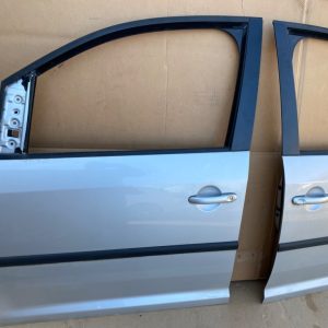 Usa stanga fata VW Caddy life din 2003 2004 2005 2006 2007 2008 2009 culoare gri-argintiu LA7W - Dezmembrari Auto