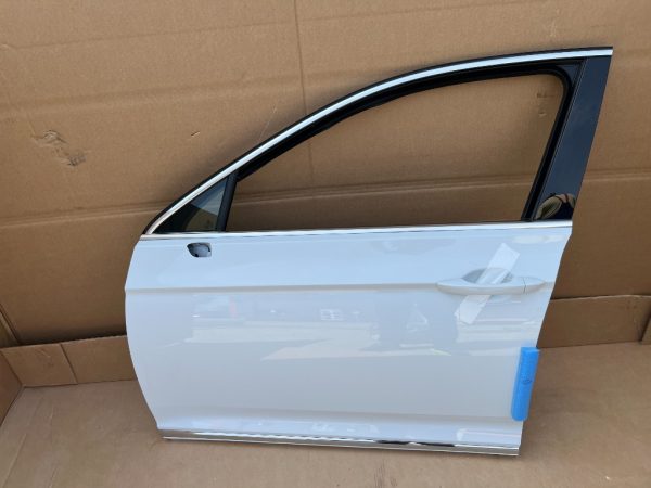 Usa stanga fata VW Passat B8.5 din 2023 la 0 km culoare LC9A - Dezmembrari Auto