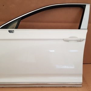 Usa stanga fata VW Passat B8 culoare alb LC9A - Dezmembrari Auto