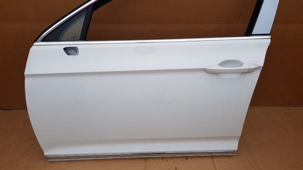Usa stanga fata VW Passat B8 culoare alb LC9A - Dezmembrari Auto - imagine 4