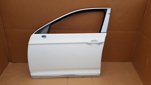 Usa stanga fata VW Passat B8 culoare alb LC9A - Dezmembrari Auto