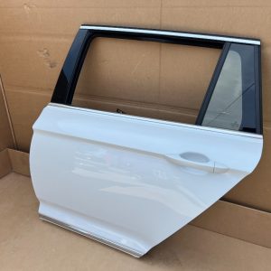 Usa stanga spate VW Passat B8.5 variant din 2023 la 0 km culoare LC9A - Dezmembrari Auto