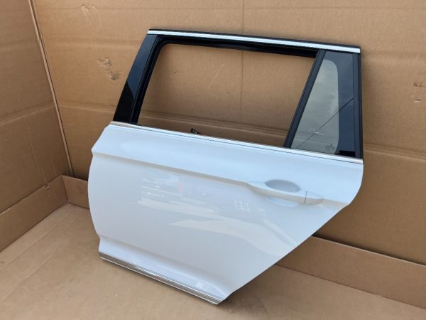 Usa stanga spate VW Passat B8.5 variant din 2023 la 0 km culoare LC9A - Dezmembrari Auto