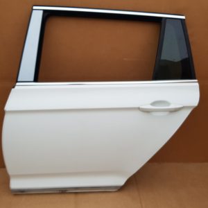 Usa stanga spate VW Passat B8 combi culoare alb LC9A - Dezmembrari Auto