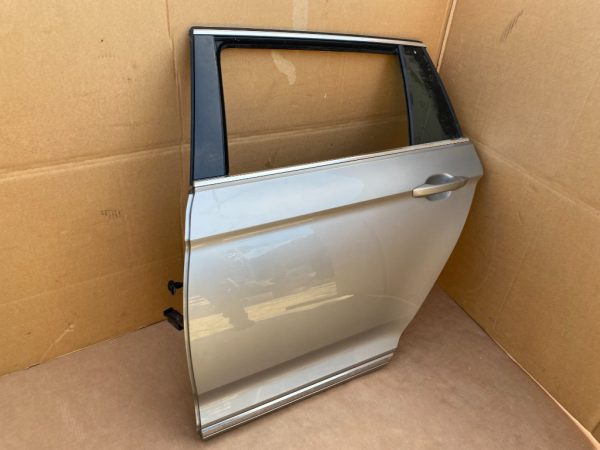 Usa stanga spate VW Passat B8 variant fara accesorii - Dezmembrari Auto