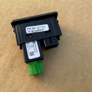 USB VW Passat B8 Arteon Golf 7 5G0035222E 5Q0035726E - Dezmembrari Auto