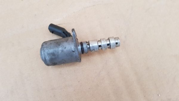 Valva control pompa ulei Audi A3 8V 04L906455A 04L 906 455 A - Dezmembrari Auto