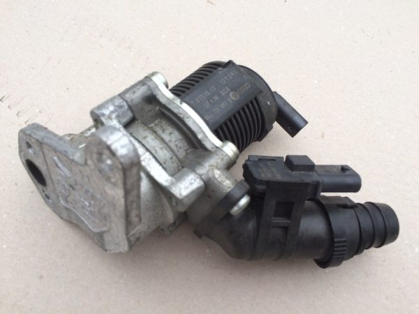 Valva sau kombiventil Audi VW 2.0 tsi cod 06J131097D - Dezmembrari Auto
