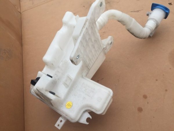 Vas lichid parbriz VW Golf 7 2.0 tdi 5G0 955 453 R 5G0955453R - Dezmembrari Auto